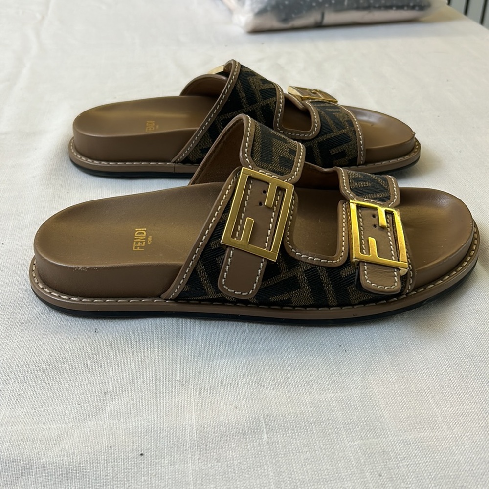 FENDI flat sandals - Picture 2 of 9